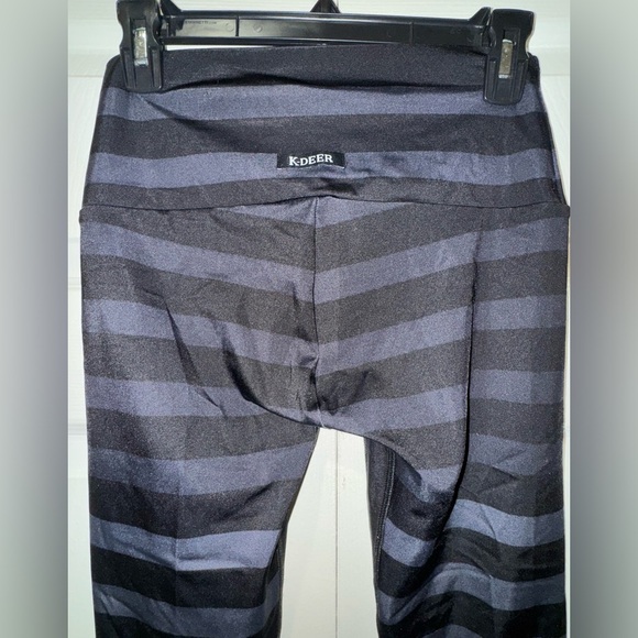 K-Deer Black and Gray Striped Leggings.  Size Large VGUC - Picture 4 of 8